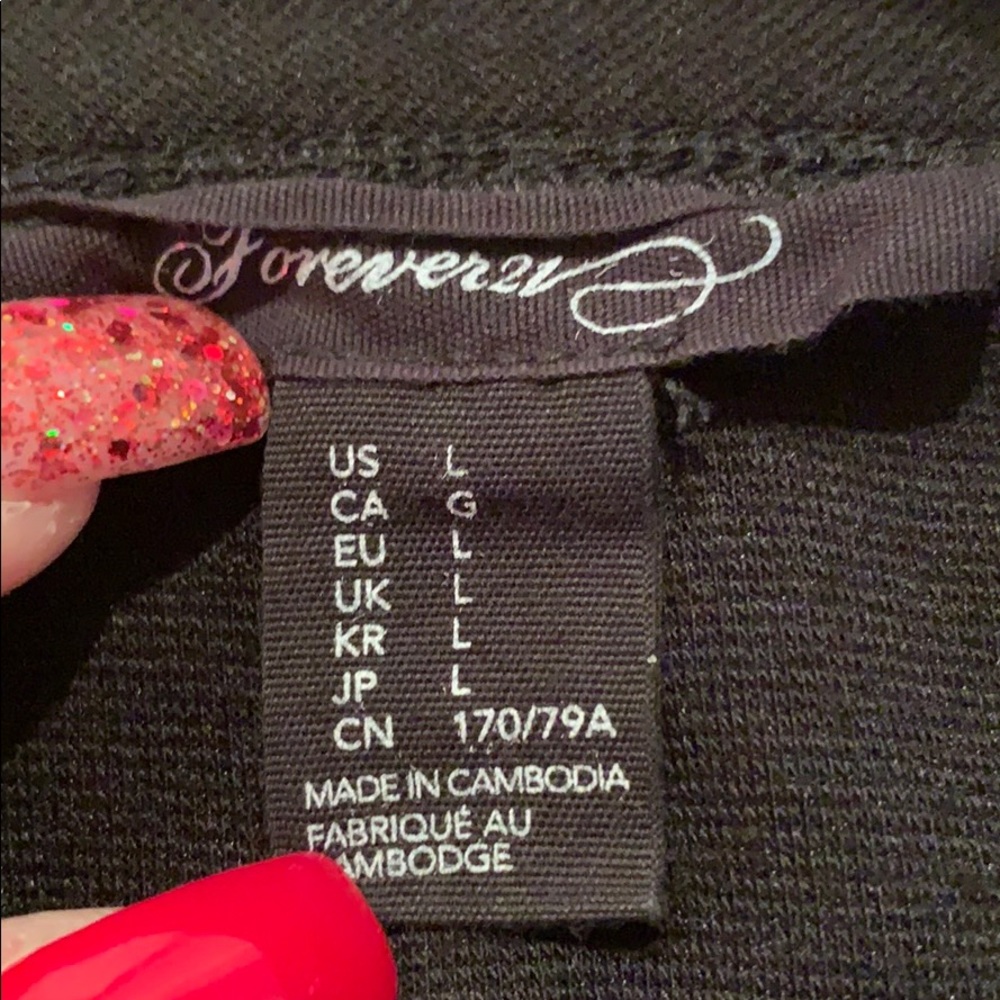 NWOT Forever 21 black Skirt. Size Large - Picture 3 of 4